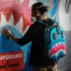 Mochila «Dripps Sharks» de la colaboración con el artista Jorge Rodríguez