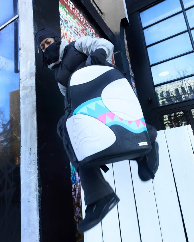 Mochila «ENTER THE VOID»