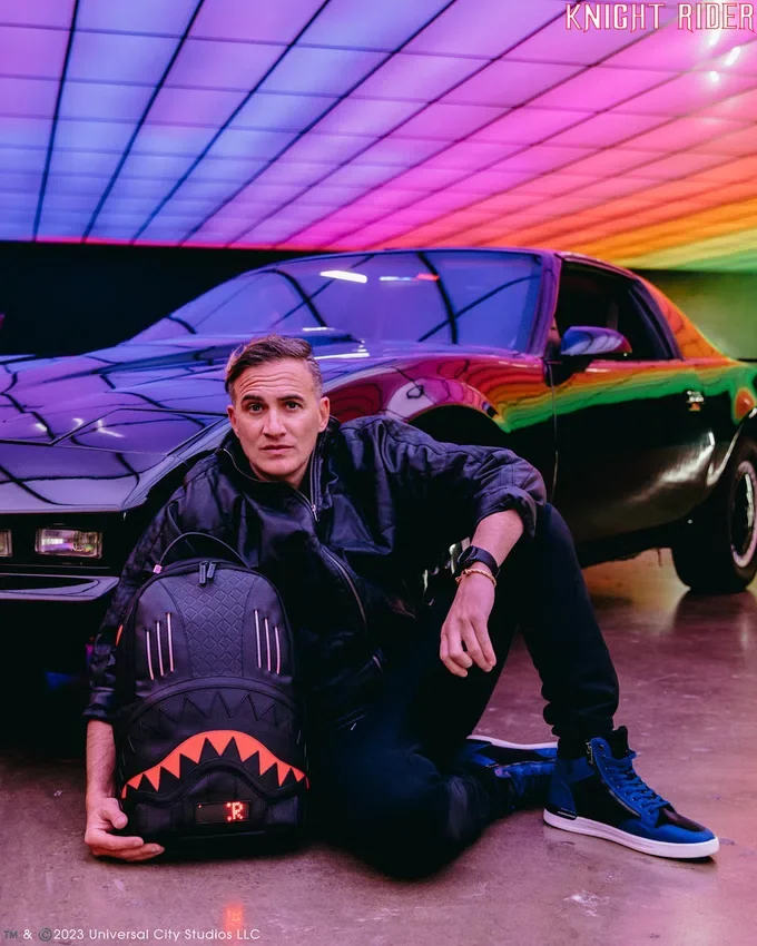 MOCHILA KNIGHT RIDER K.I.T.T. LED TURBO BOOST