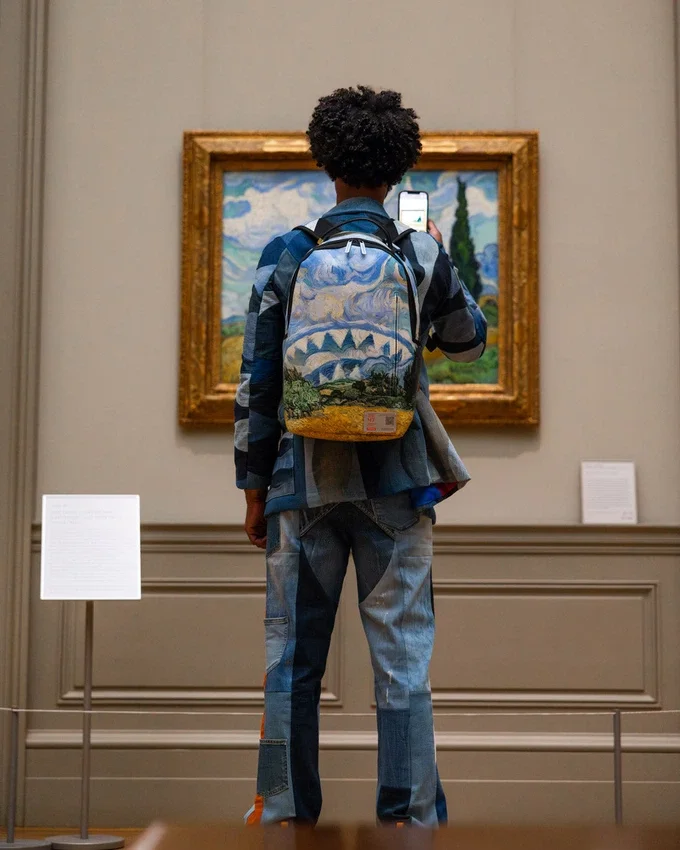 Mochila «MET VAN GOGH: CAMPO DE TRIGO CON CIPRESES»