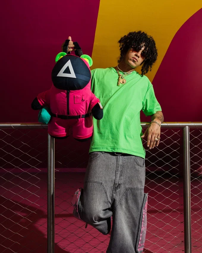 Mochila Moneybear «Soldados Rosas» de la colaboración con SQUID GAME