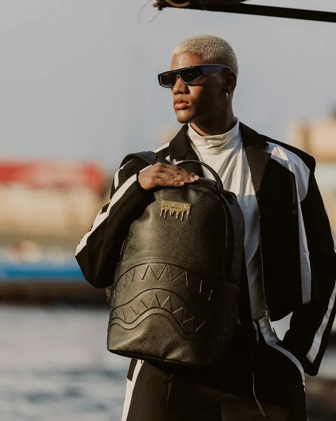 Mochila NEGRA «GOLD BRICK DRIP»