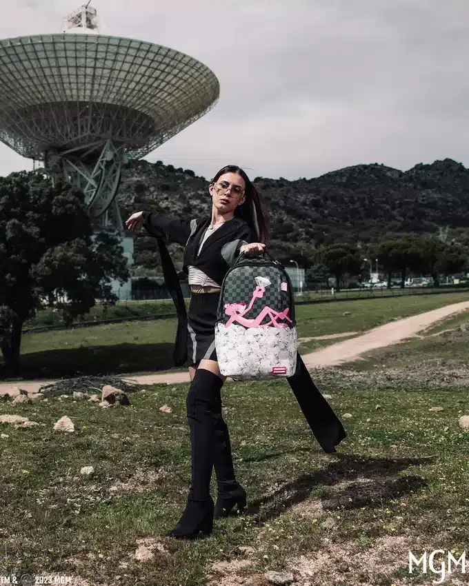 Mochila «ONE IN A MILLION» DE LA PANTERA ROSA (DLXV)
