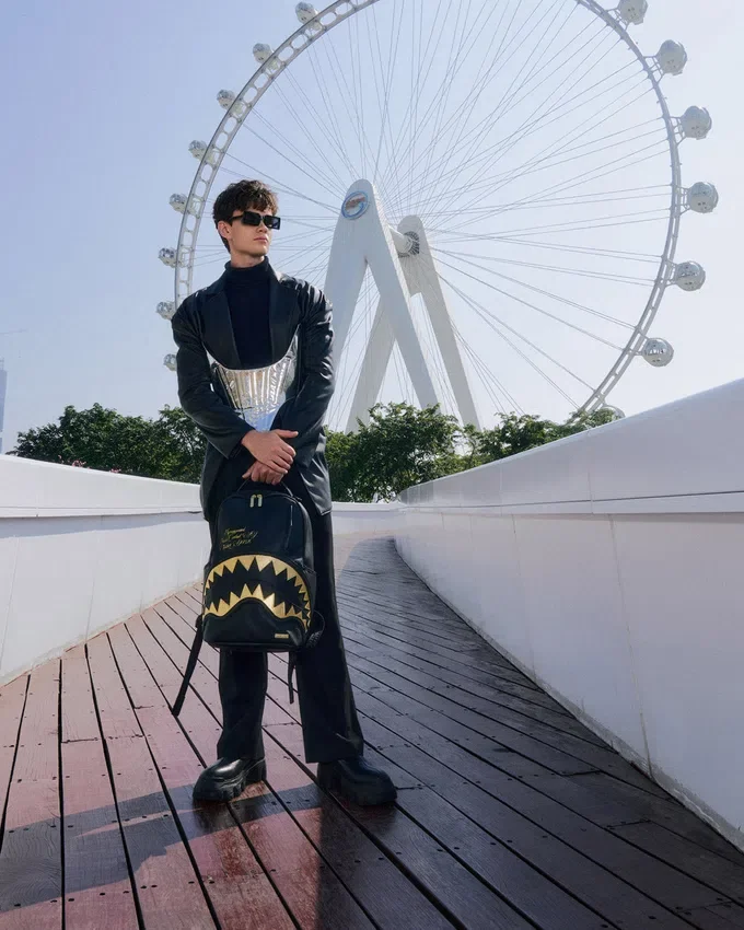 MOCHILA SHARK CENTRAL GILDED BITE
