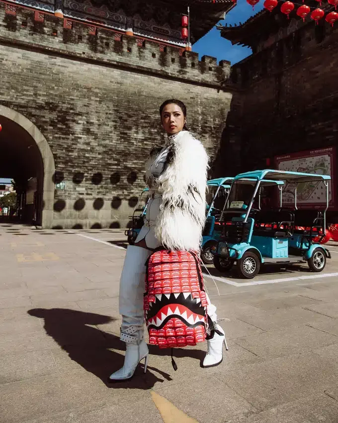 Mochila «Shark» con etiquetas tejidas