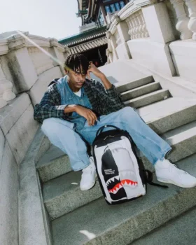 Mochila «Sharks in Paris» con ilusión óptica «Bag on Bag»