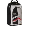 Mochila «Sharks in Paris» con ilusión óptica «Bag on Bag»