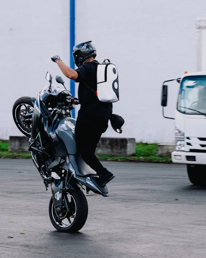 Mochila «THE BALANCE OF POWER»