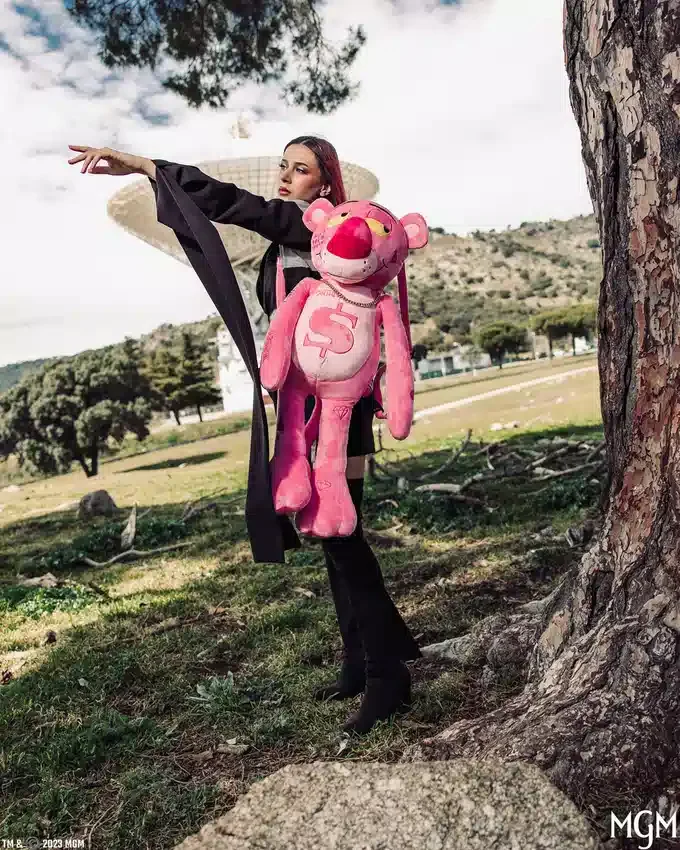 Mochila «UP TO NO GOOD TEDDY BEAR» de la Pantera Rosa