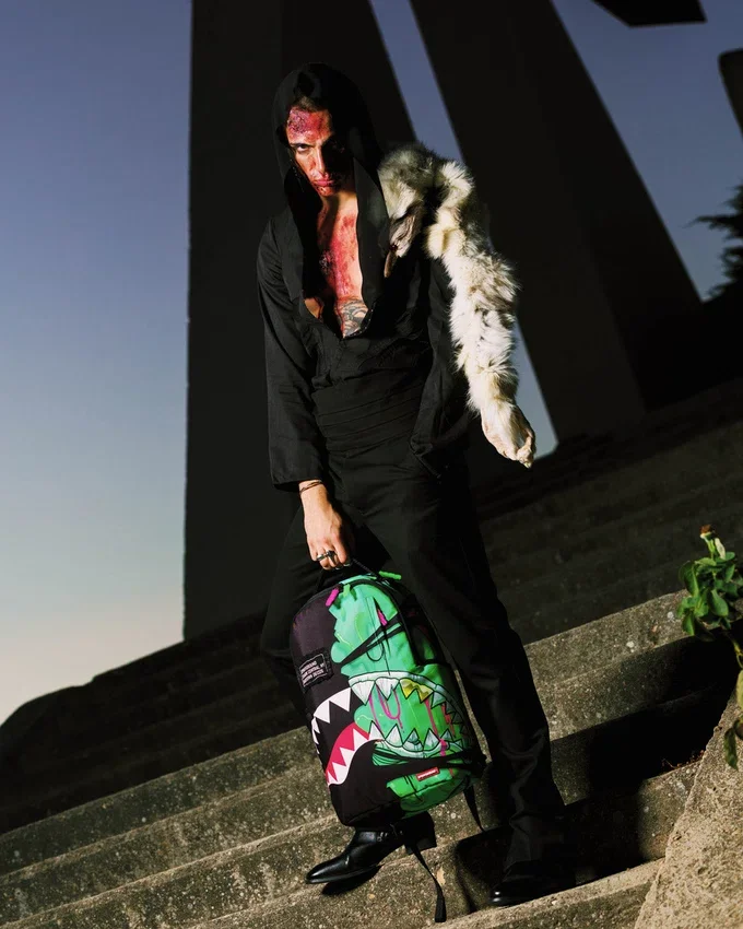 Mochila «ZOMBIE OOZE SHARK CENTRAL»