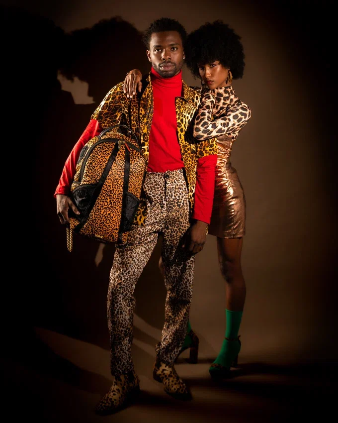 MOCHILAS AFRICAN INTELLIGENCE 9 «COURAGE LIVES ON» - COLABORACIÓN CON SANDFLOWER