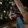 ¡¡¡NOOOO!!! UNA MOCHILA REVERSIBLE: DE TERCIOPELO MORADO A LA MOCHILA «OG SHARKS IN PARIS»