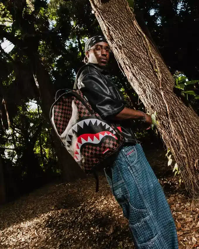 ¡¡¡NOOOO!!! UNA MOCHILA REVERSIBLE: DE TERCIOPELO MORADO A LA MOCHILA «OG SHARKS IN PARIS»
