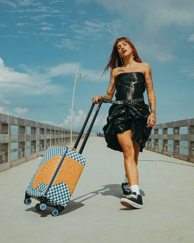 NUEVO EQUIPAJE DE CABINA IMPERIAL «SHARK YACHT CLUB»