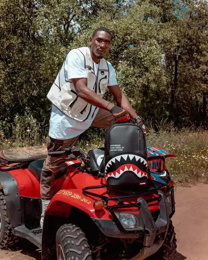 SHARK CENTRAL (NEGRO) (DLXV)