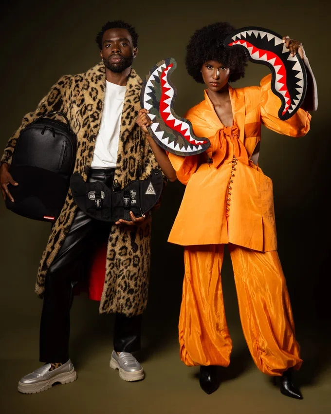 VELCRO SHARK - Mochila con 3 Tiburones Intercambiables (DLXV)